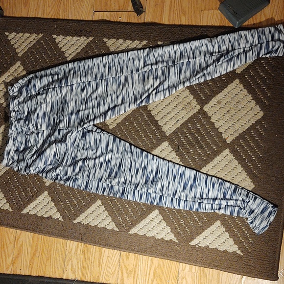 Various leggings in different sizes. - Picture 7 of 14